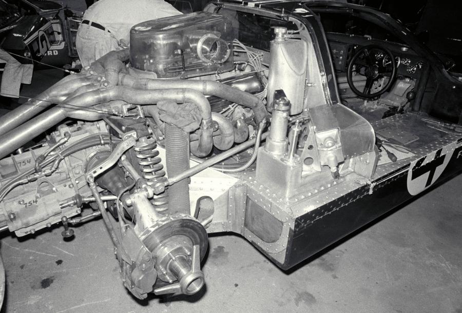  Ford GT40 (Mk II) 1965 года  (фото 16 из 118)
